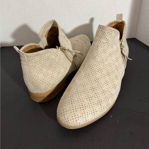 Dr Scholl’s Cream Perforated Ankle Booties 8.5M Comfort Memory Foam Zip